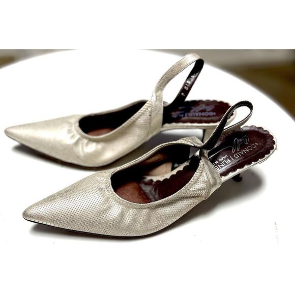 Donald J Pliner 9 Kitten Heel Pointy Heel Strap White Shiny Pearl Beauties - Picture 6 of 10